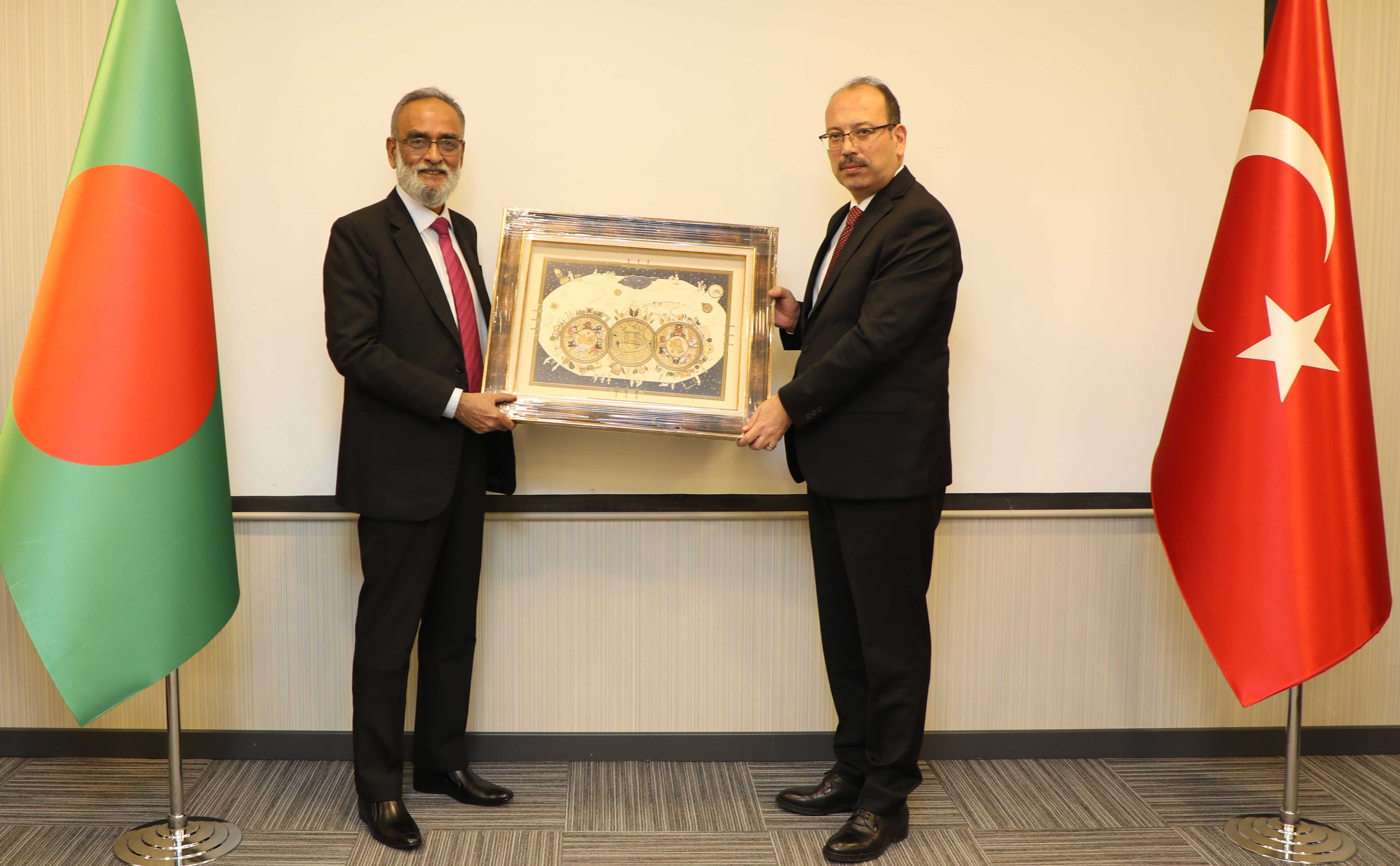 Honorable CAG of Bangladesh, Mr. Mohammad Muslim Chowdhury receives a souvenir from President, Turkish Court of Accounts, Mr. Metin Yener after MoU signing ceremony in Ankara, Turkey