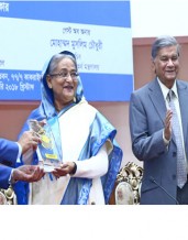Ex-CAG of Bangladesh Mr. Masud Ahmed receives a crest from Honorable Prime Minister Sheikh Hasina at Audit Bhaban
